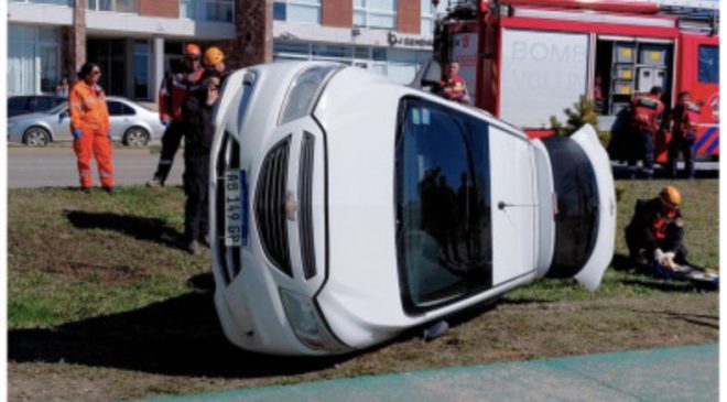 Una mujer fue hospitalizada tras un choque y vuelco en Río Grande